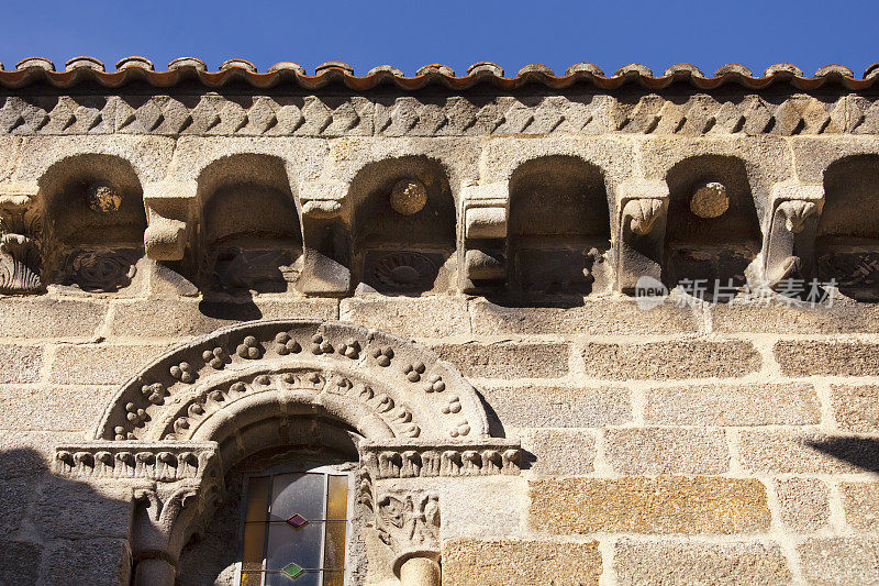 圣胡安教堂，Ribadavia, Ourense省，加利西亚，西班牙。外侧面立面细节特写。